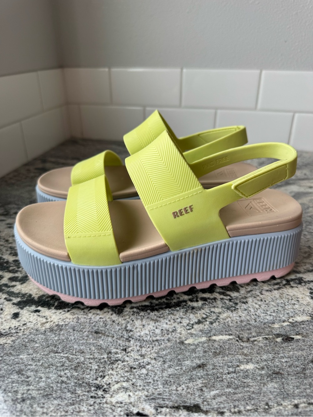 Reef water vista higher platform sandal in Meringue. Size 8. EUC. - Picture 3 of 9